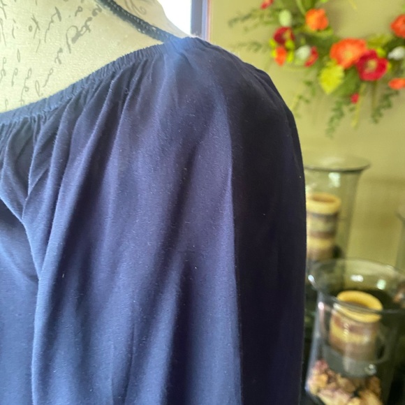 EUC Lilly Pulitzer Enna Top off shoulder True Navy/white pom pom trim - Picture 6 of 12